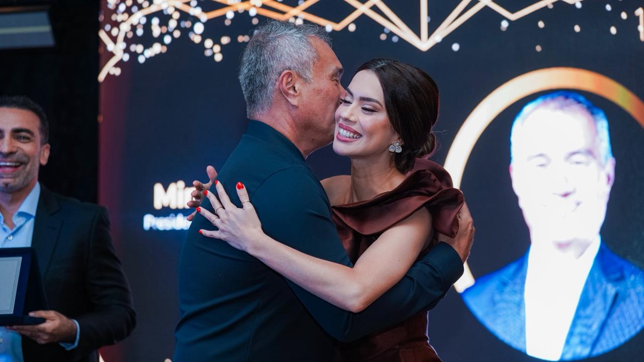 Fran Brito e Minoru Kinpara durante a entrega da homenagem da categoria Parceria de Excelência – Figura Pública. Foto: Samuel Moura/Secom