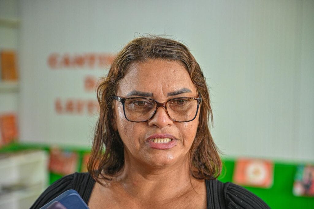 Professor anda duas horas de cavalo para chegar até a escola. Foto: Diego Gurgel/Secom