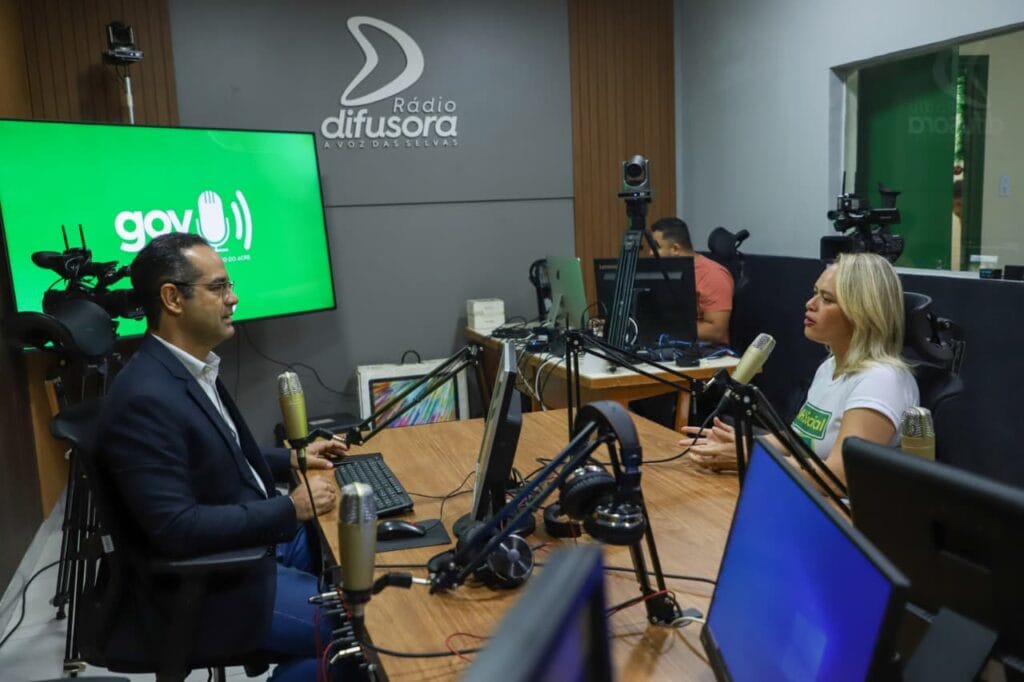 Govcast vai ao ar todas as terças-feiras pelo canal oficial do Governo do Acre no YouTube, trazendo entrevistas e debates sobre políticas públicas e ações prioritárias do Estado. Foto: Dhárcules Pinheiro/Secom