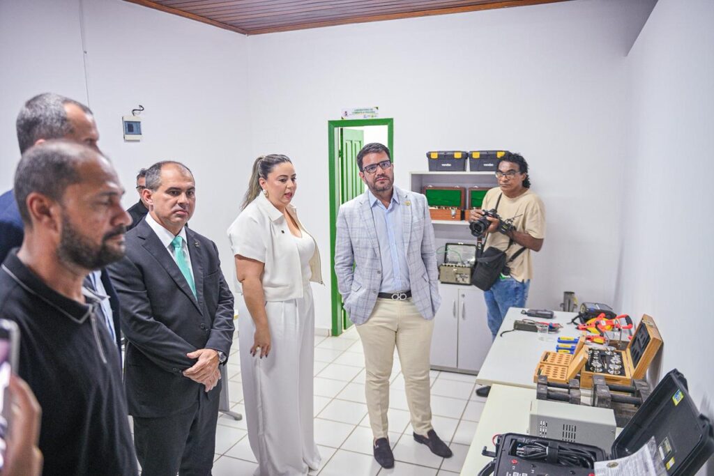 Governador conheceu novo laboratório do Ipem. Foto: Diego Gurgel/Secom