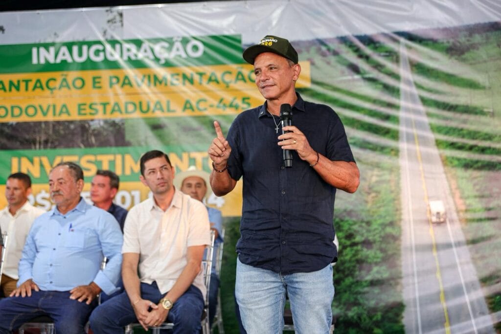 Senador Márcio Bittar agradeceu a comunhão com o governo estadual na execução de importantes obras. Foto: José Caminha/Secom