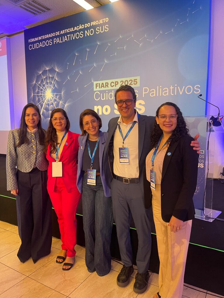 Participaram do evento os profissionais: Gabriela Hidalgo (Ministério da Saúde), Carla Ulhoa André (Conass), Daniel Neves Forte (Hospital Sírio-Libanês), Luana Carla Lima de Moura Santiago (DEPAAEH/Sesacre) e Liliane Maia Pimentel (Rapdc/Sesacre).