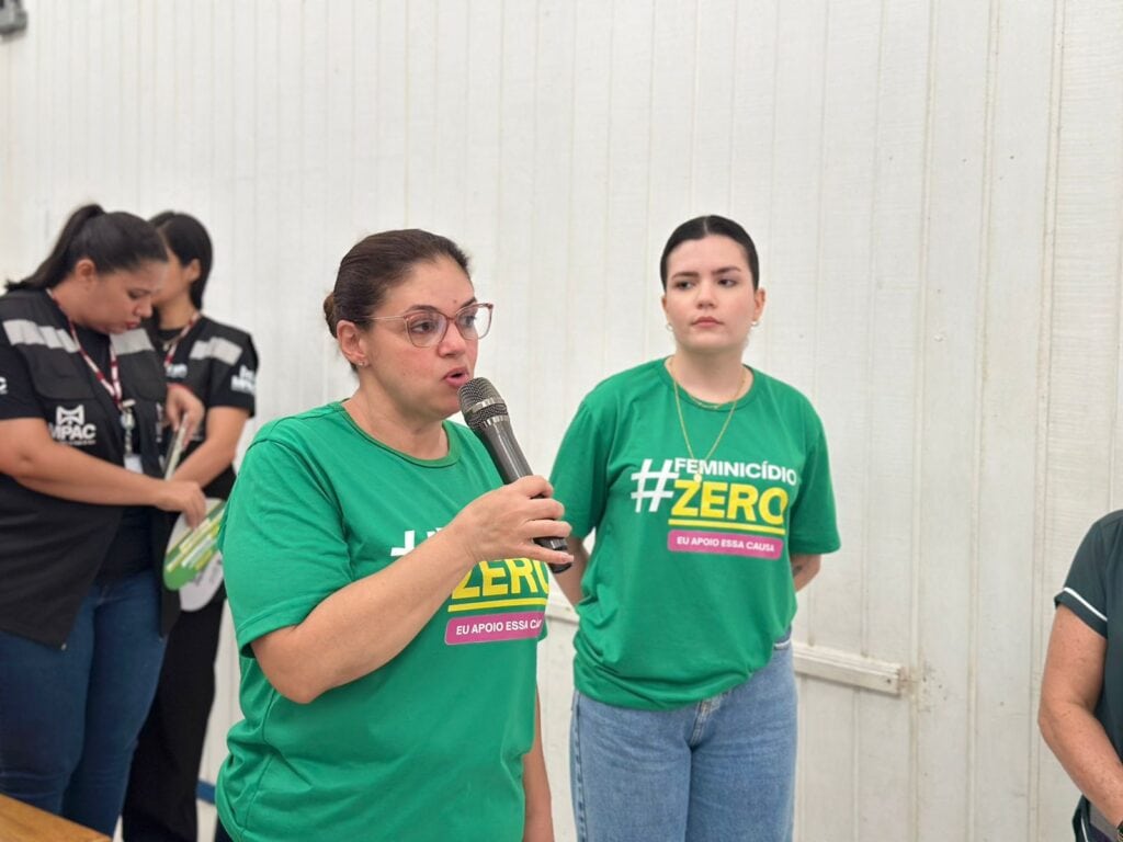 Durante evento, equipe multidisciplinar da Semulher realiza a palestra O Silêncio Mata. Foto: Rebeca Martins/Semulher