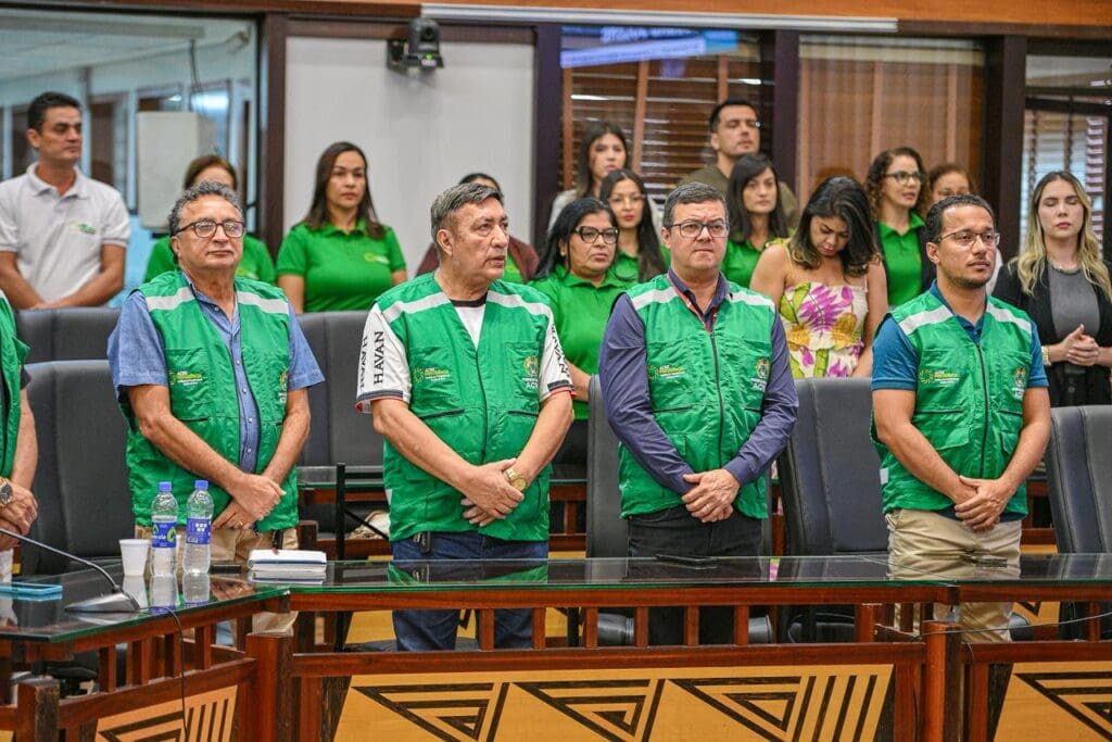 Conselheiros do Acreprevidência prestigiam a homenagem pelos 20 anos da instituição, acompanhando os avanços e conquistas do órgão. Foto: Diego Gurgel/Secom