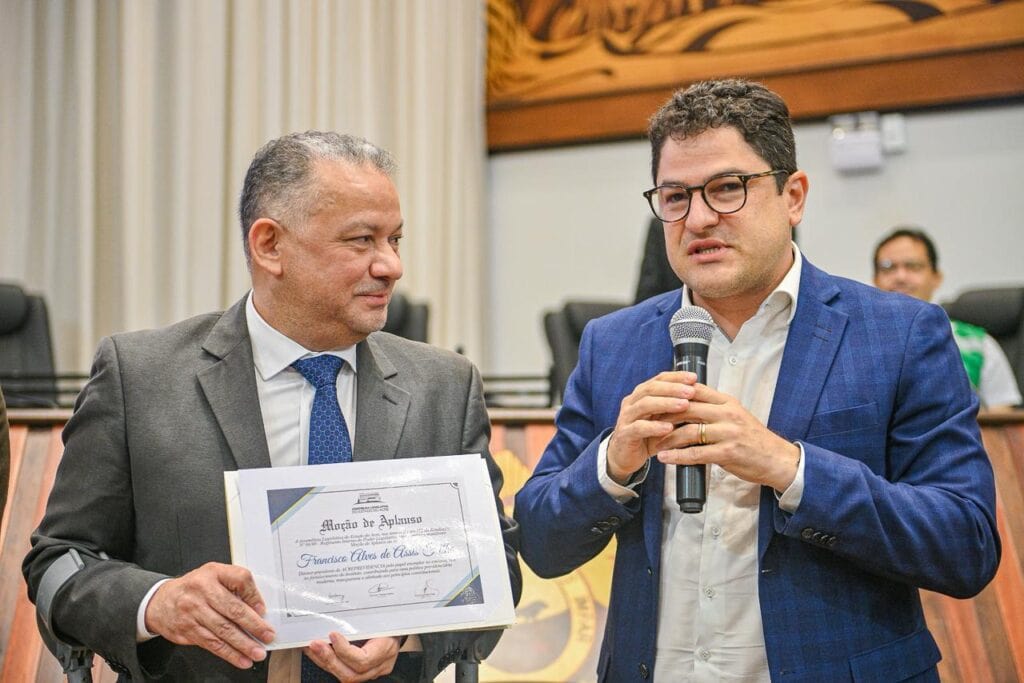 Francisco Assis foi o primeiro homenageado com moção de aplauso na Aleac em 2025. Foto: Diego Gurgel/Secom