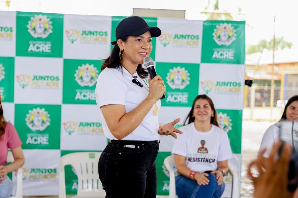 Mailza Assis ressalta a importância de levar serviços para atender mulheres da zona rural. Foto: Neto Lucena/Secom