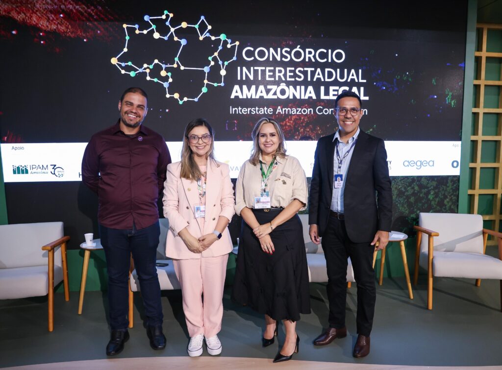 Secretária de Comunicação do Acre, Nayara Lessa (de rosa), participou do painel. Foto: Pedro Devani/ Secom