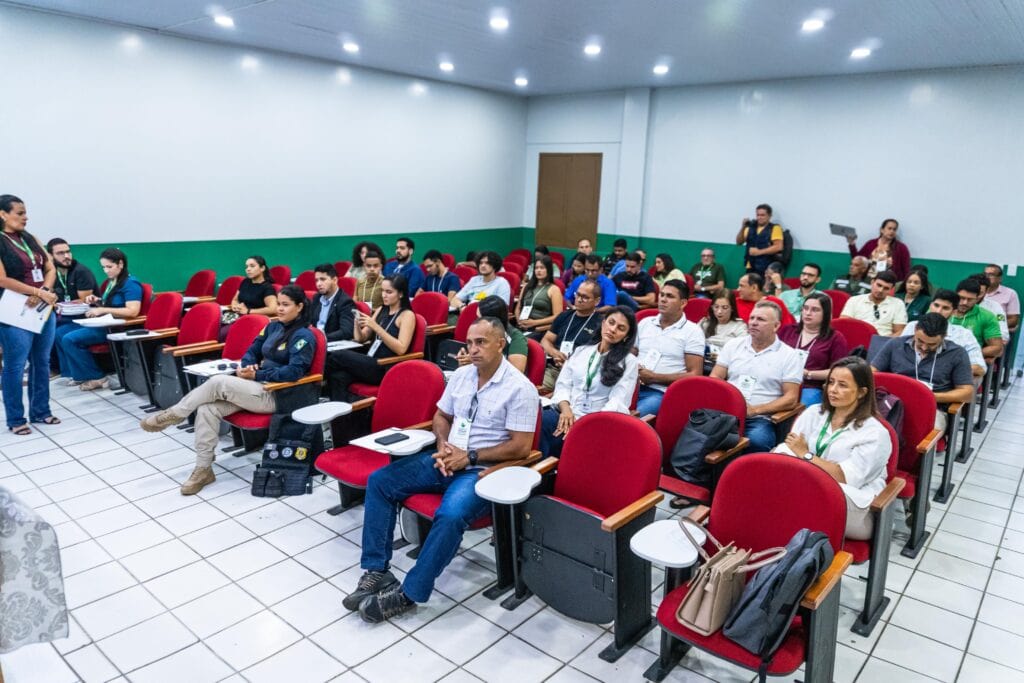Seminário sobre período do defeso reuniu representantes de associações, de instituições ambientais e do setor pesqueiro em Cruzeiro do Sul. Foto: Diego Silva/ Secom