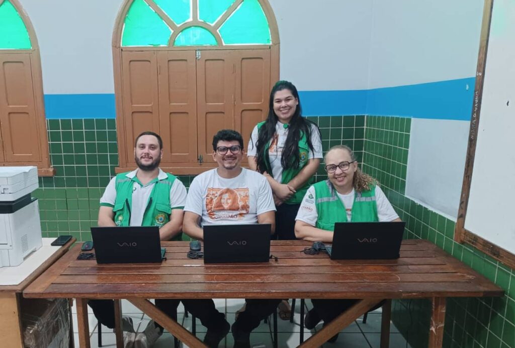 Equipe da OCA Móvel realiza atendimentos durante mutirão em Porto Walter. Foto: cedida