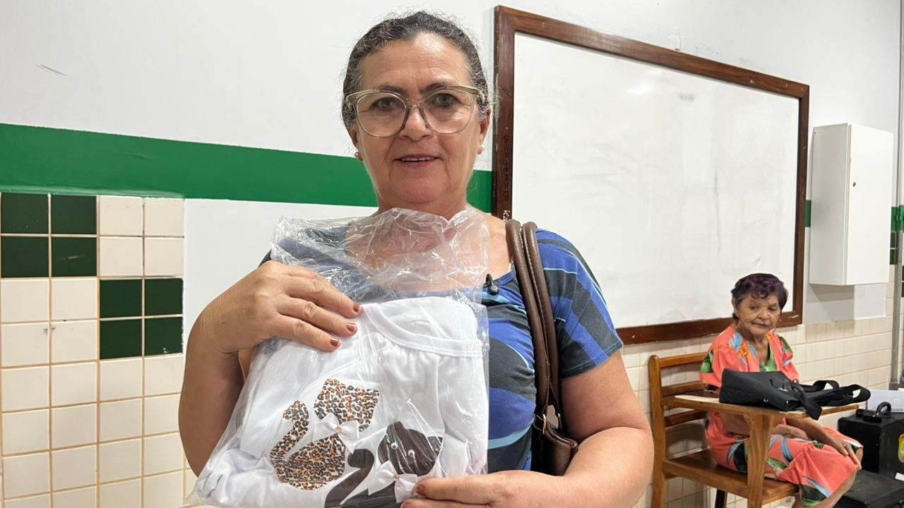 Oficina de customização dá oportunidades para mulheres terem outras fontes de renda. Foto: Carolina Torres/SEASDH