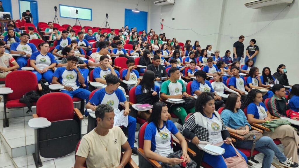 Segundo aulão de véspera do Pré-Enem Legal foi realizado no Colégio Sebastião Pedrosa. Foto: Stalin Melo/SEE