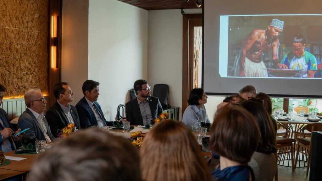 Gladson Camelí reafirmou o compromisso acerca dos recursos aplicados nas comunidades acreanas, fortalecendo o combate às mudanças climáticas com ações concretas de responsabilidade social e ambiental. Fotos: Paulo Albuquerque/Secom