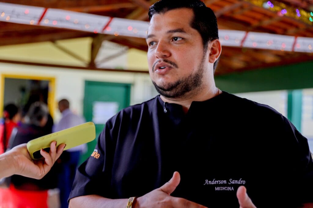 Anderson Sandro frisa os serviços levados em parceria com o Juntos pelo Acre. Foto: Neto Lucena/Secom