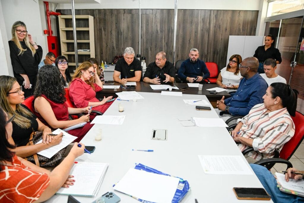 Realizadores e parceiros definiram serviços que serão oferecidos em reunião na sede da Seict, em Rio Branco. Foto: Clemerson Ribeiro/Anac