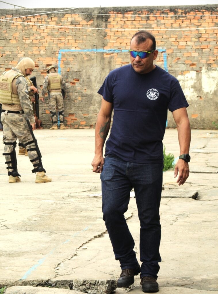 Presidente do Iapen durante verificação no presídio. Foto: Zayra Amorim