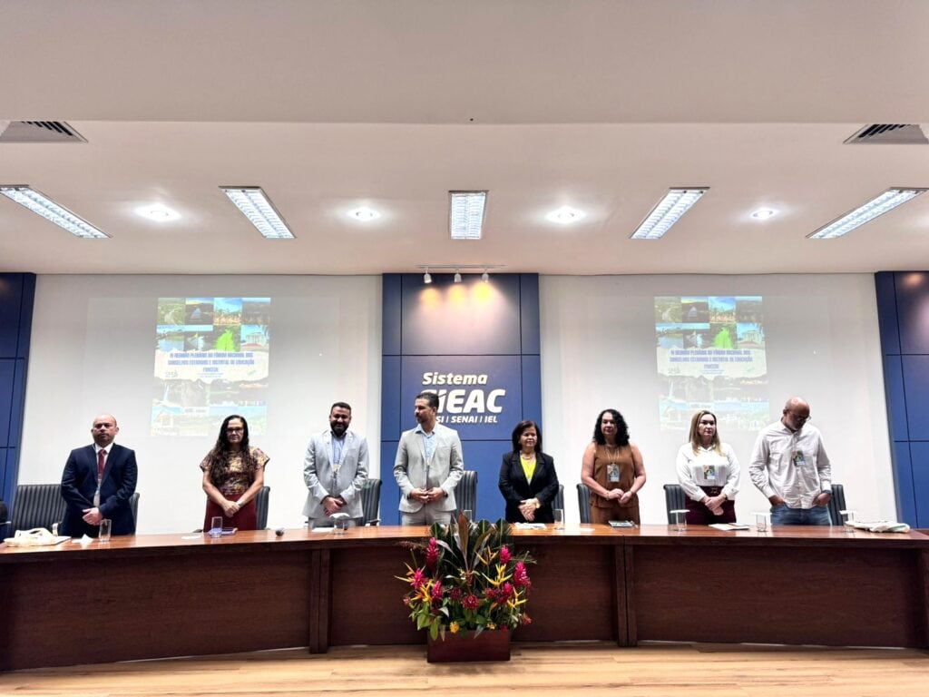 Mesa de abertura da 4ª Reunião Plenária do Foncede, realizada no auditório da FIEAC, em Rio Branco. Foto: Douglas Bocardi/SEE