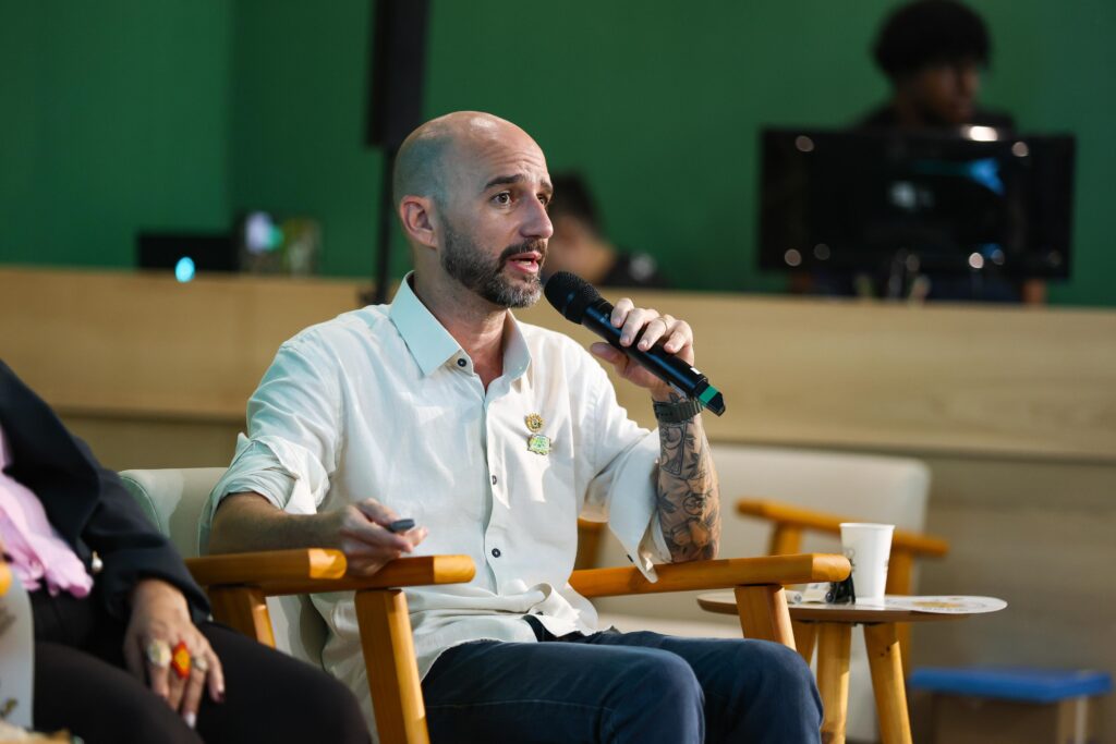 Quelyson Souza, do Comando e Controle da Sema, explicou que o Cigma é um órgão gestor que fornece dados. Foto: Pedro Devani/Secom