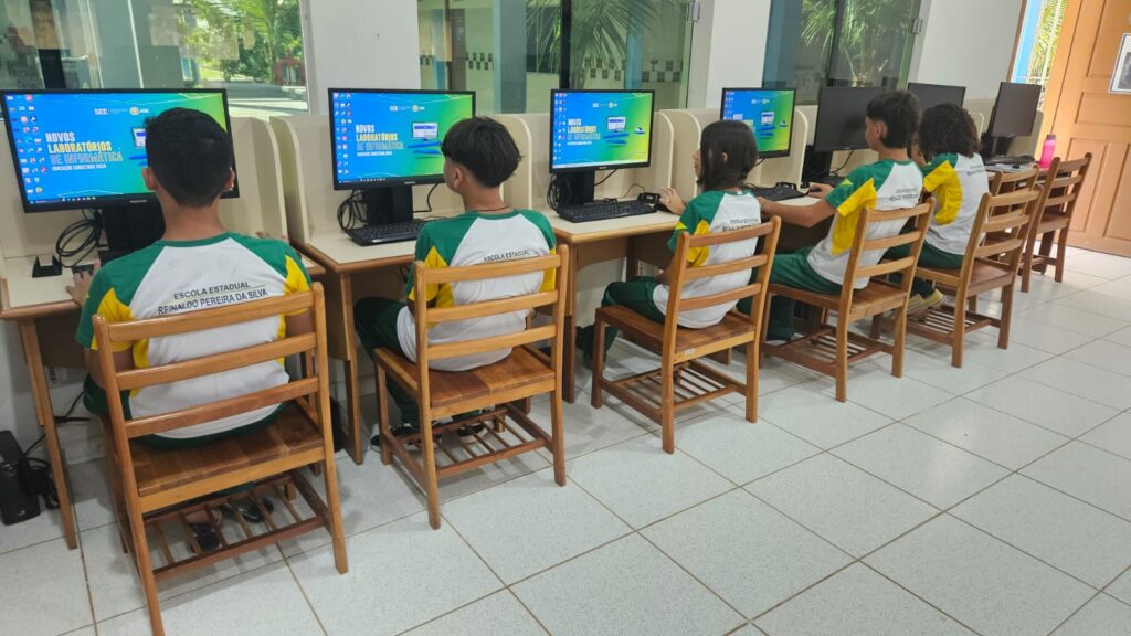 Alunos do oitavo ano da escola Reinaldo Pereira ganharam a etapa estadual da competição. Foto: Stalin Melo/SEE