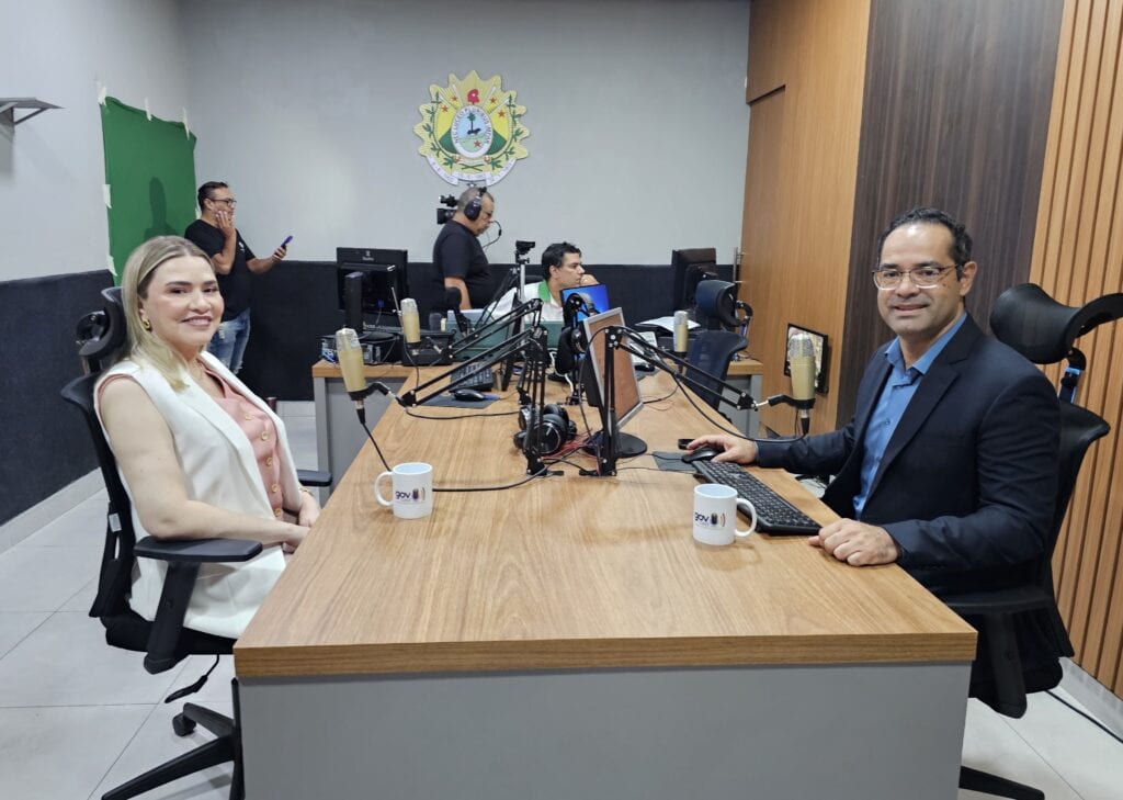 Márdhia El-Shawwa, titular da Semulher, foi a convidada do GovCast desta terça-feira, 2, com Jefson Dourado. Foto: Richard Lauriano/Semulher
