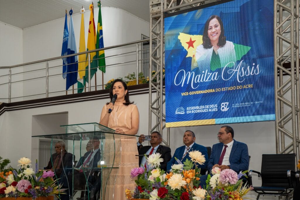 Mailza participa da celebração dos 87 anos da Igreja Assembleia de Deus em Rodrigues Alves. Foto: Édson Fernandes/Secom