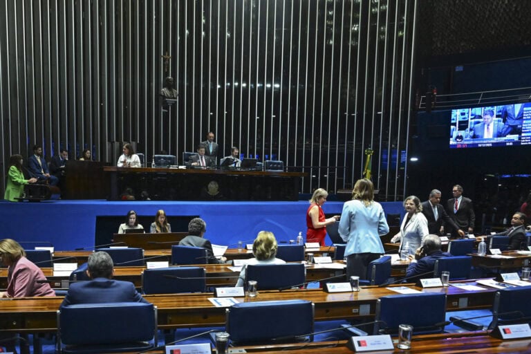 Governador Gladson Camelí prestigia sessão no Senado e acompanha pautas voltadas à educação