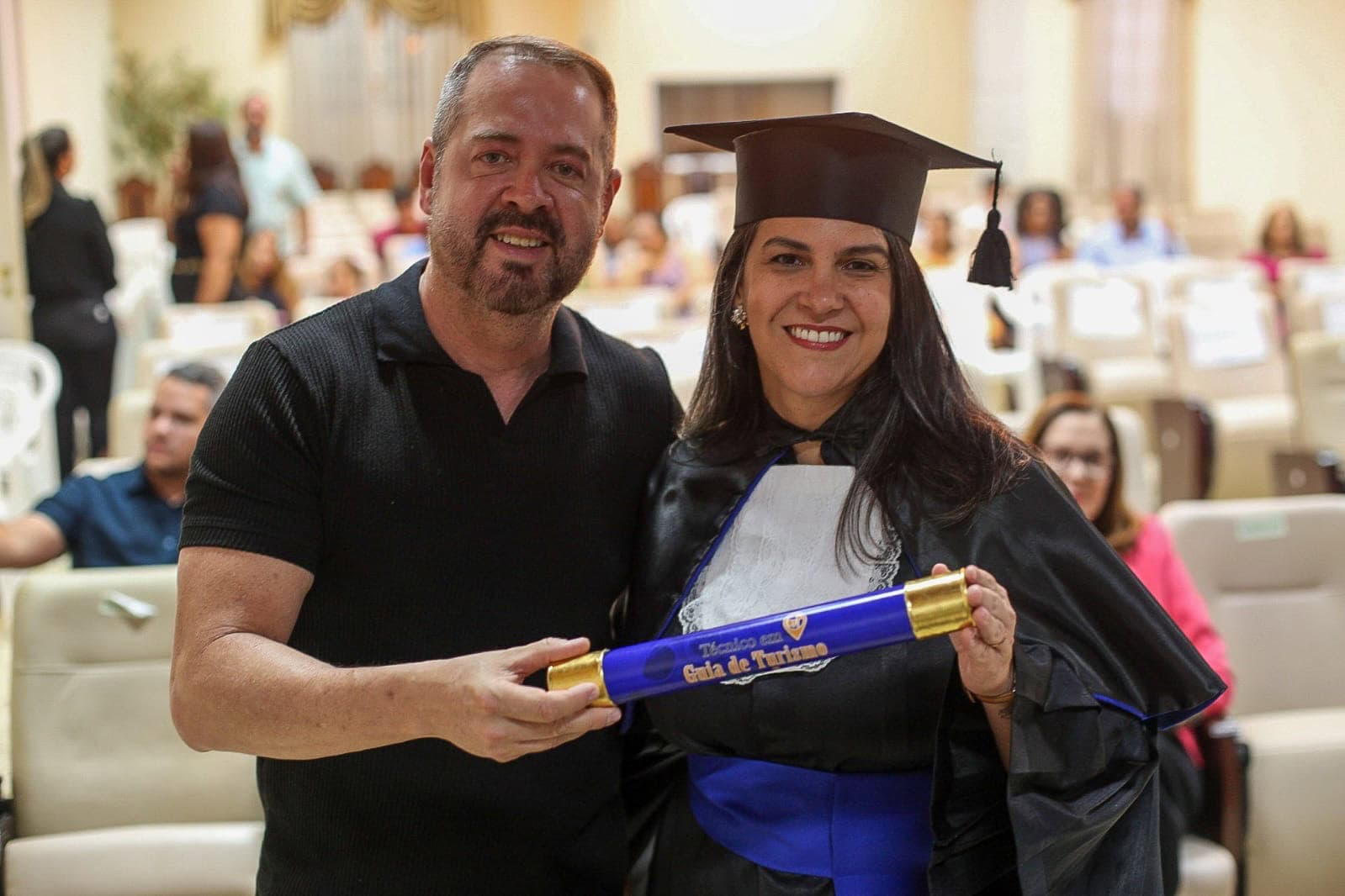 Bárbara Huberty ao lado do gestor da Secretaria de Estado de Turismo e Empreendedorismo (Sete), Marcelo Messias. Foto: Dhárcules Pinheiro/Secom