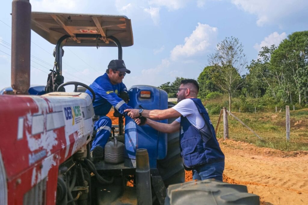 Governador Gladson aproveitou visita aos ramais para agradecer e conversar com cada trabalhador. Foto: Marcos Santos/ Secom