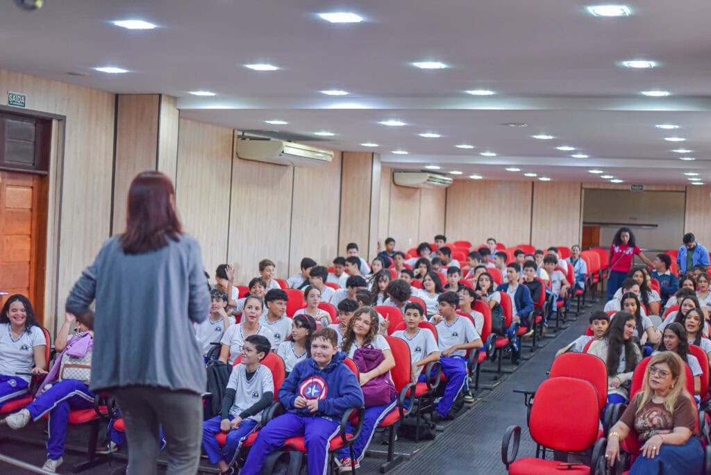 Palestra sobre saneamento básico e cuidado com a água. Foto: Aleksandro Soares/Saneacre