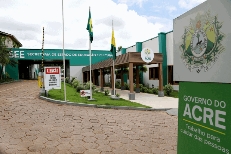 Governo do Acre publica edital com bolsa de R$ 2.100 para professores da rede estadual