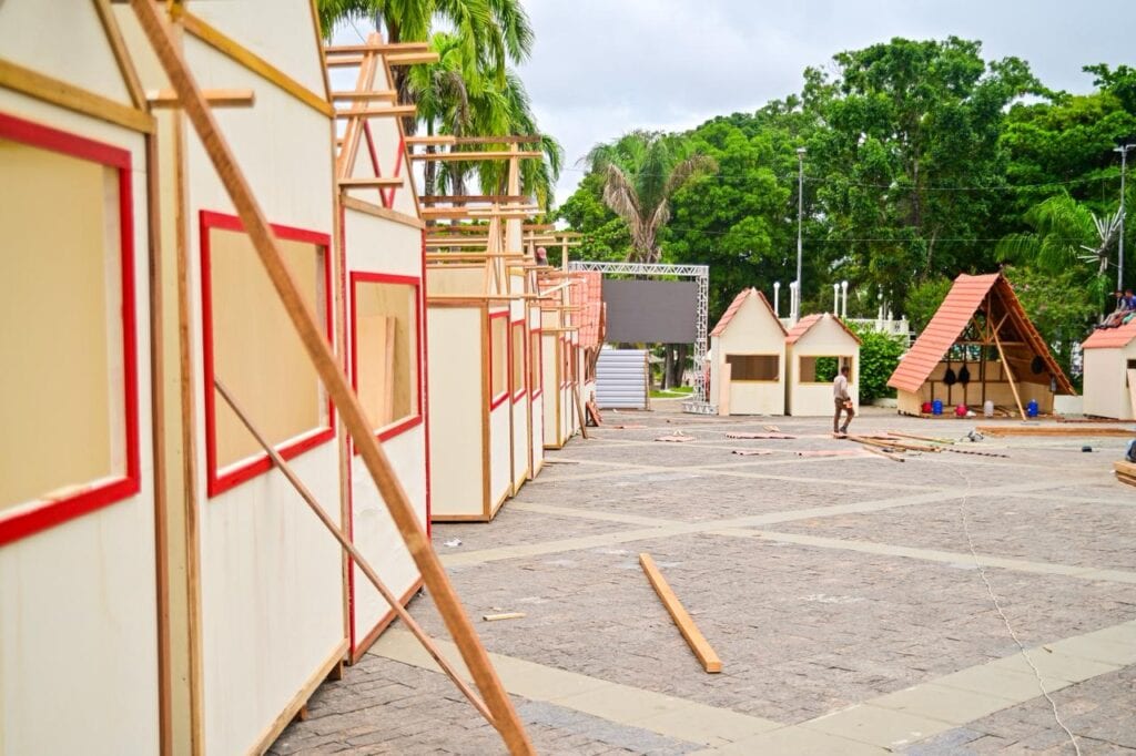 Empreendedores estarão distribuídos em três espaços: praça de alimentação e brinquedos, na Av. Arlindo Porto Leal; e Vila Natalina, em frente ao Palácio Rio Branco. Foto: Ingrid Kelly/Secom