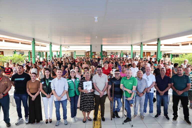 Governo do Acre entrega títulos de propriedade e autoriza construção da nova sede da Ageac