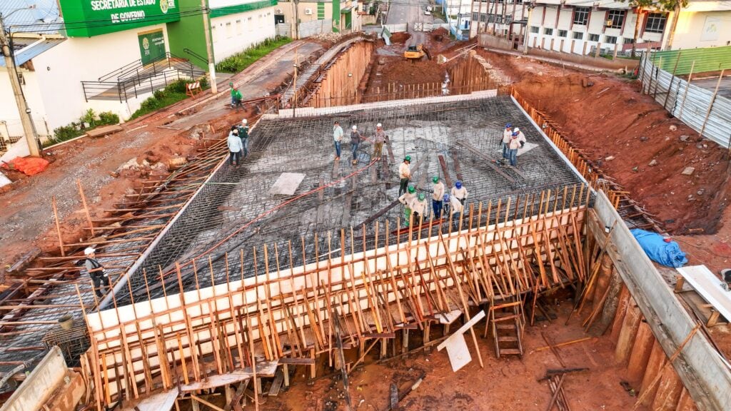 Obras do viaduto do Complexo Viário são realizadas no cruzamento das Avenida Ceará e Getúlio Vargas . Foto: Pedro Devani/Secom