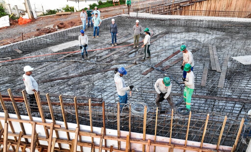 Com obras públicas, Estado amplia oportunidades de trabalho e renda para milhares de operários da construção civil. Foto: Pedro Devani/Secom