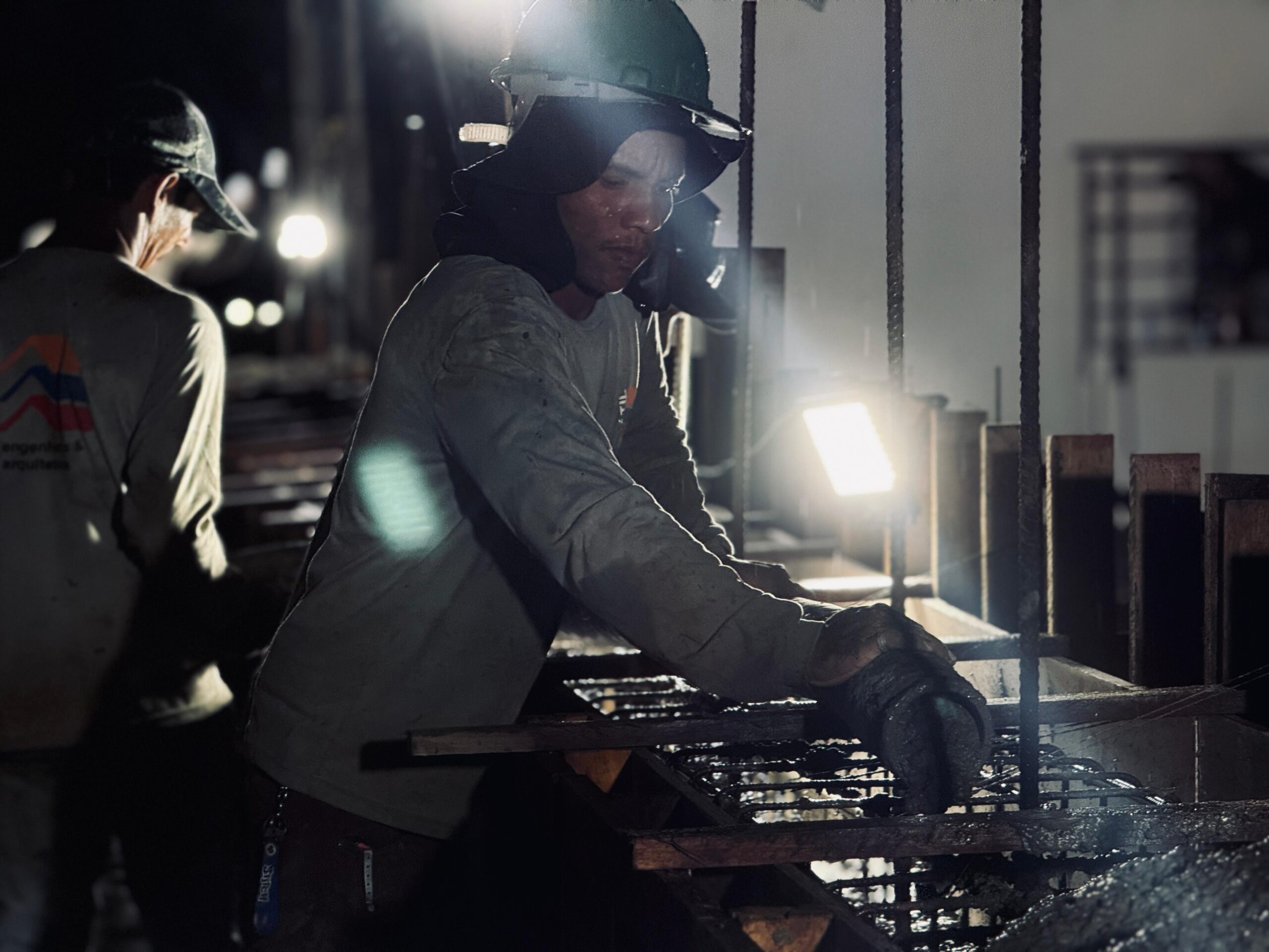 Com obras públicas, Estado amplia oportunidades de trabalho e renda para milhares de operários da construção civil. Foto: Luis Oliveira/Seop