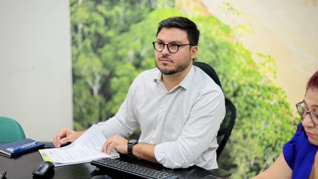 Secretário Leonardo Carvalho destacou que a redução do desmatamento e das queimadas evidencia o trabalho integrado dos órgãos de fiscalização e a efetividade das ações preventivas adotadas. Foto: Uêslei Araújo/Sema