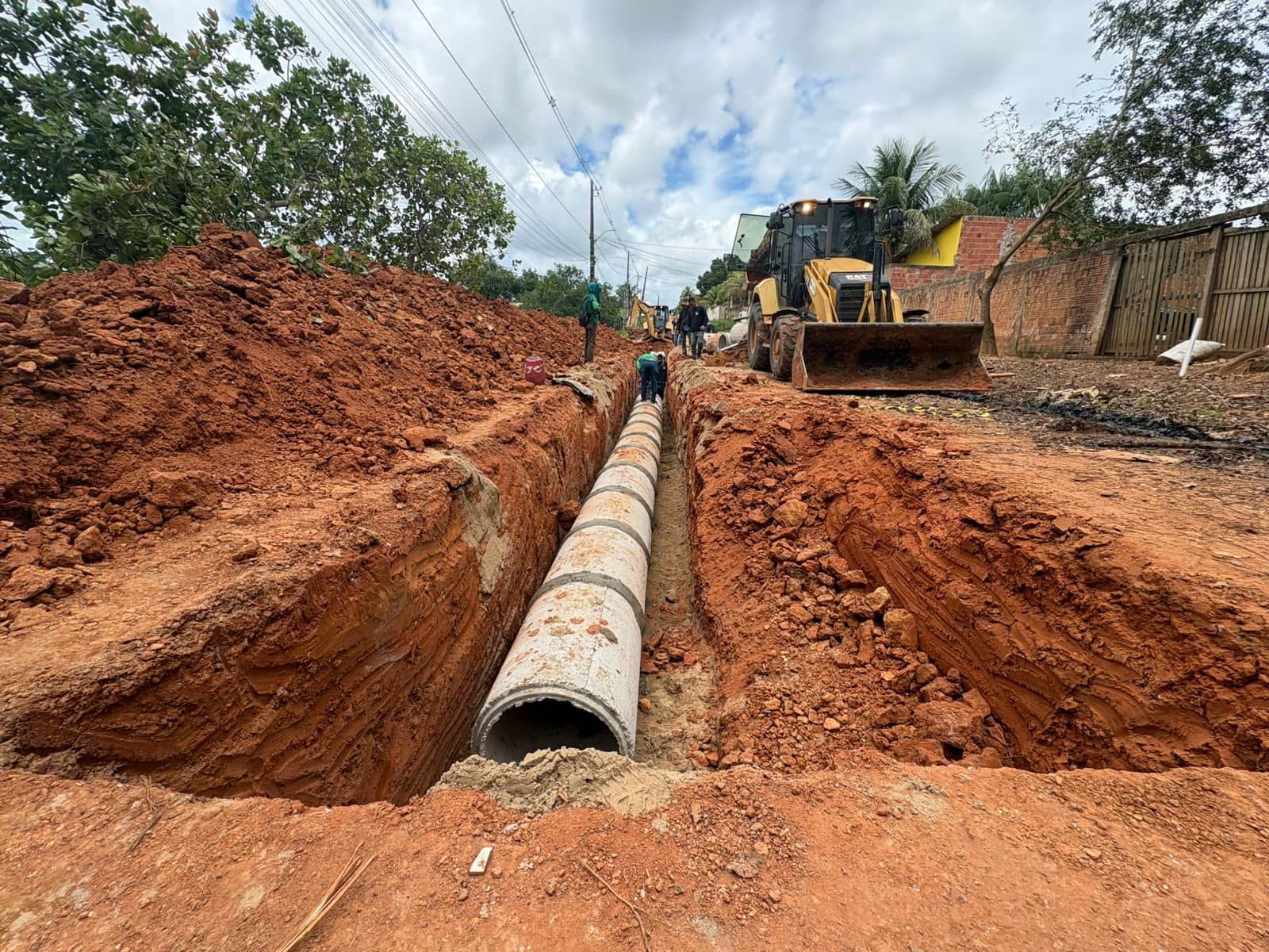 Obras de pavimentação e calçadas melhoram acesso na Estrada Dias Martins. Foto: Ascom/Deracre