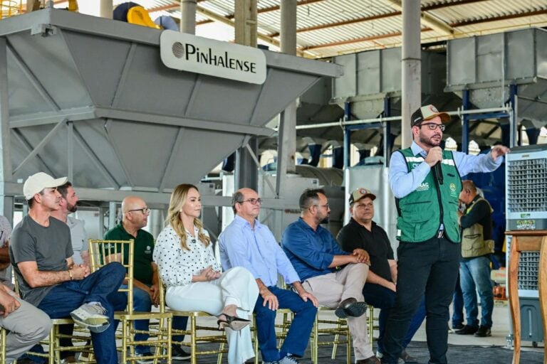 Inauguração de unidade de beneficiamento de café, presença em feira internacional e cursos gratuitos fortalecem ambiente de negócios no Acre
