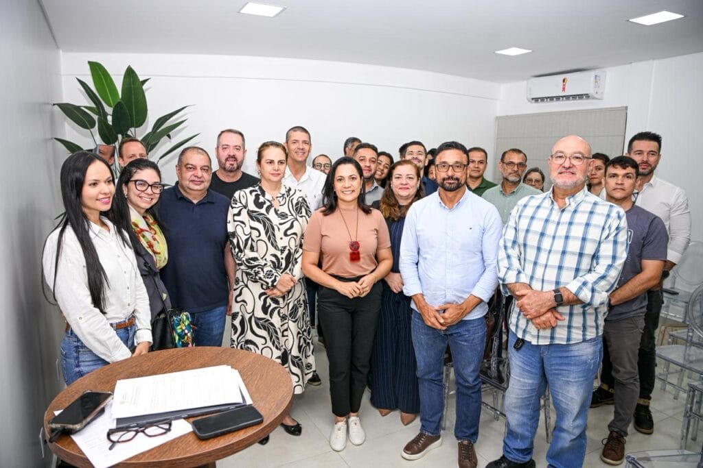 Vice-governadora reuniu representantes de empresas, entidades e instituições parceiras para definir detalhes do Feirão do Emprego. Foto: Clemerson Ribeiro/Secom