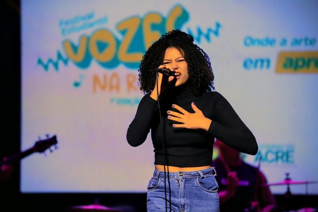 Kayla Albuquerque representa Feijó em sua apresentação. Foto: Mardilson Gomes/SEE