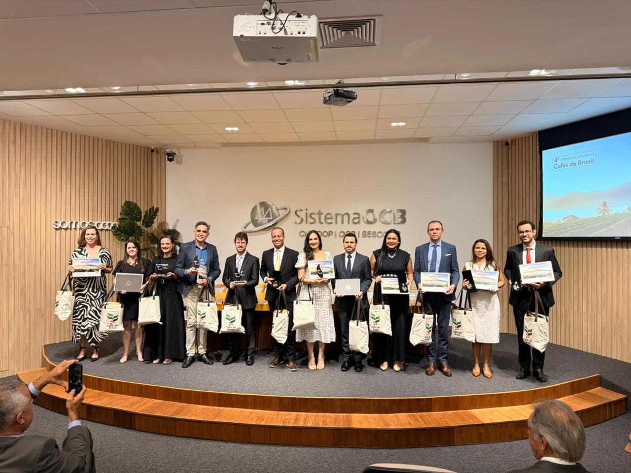 Jornalista Andréia Nobre, da Secretaria de Estado de Comunicação do Acre, obteve o 2º lugar na categoria Rádio do 4º Prêmio de Jornalismo Cafés do Brasil. Foto: cedida