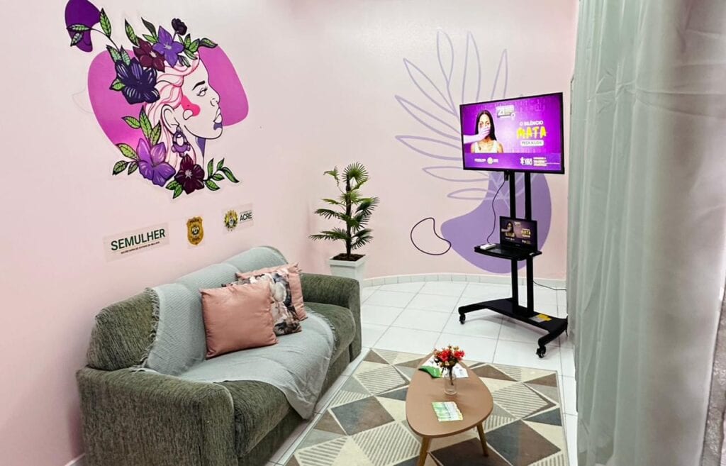 Espaço de acolhimento às mulheres na Delegacia da Mulher, em Cruzeiro do Sul. Foto: Rebeca Martins/Semulher