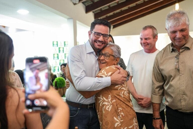 Governador Gladson Camelí e servidores comemoram 50 anos da Emater