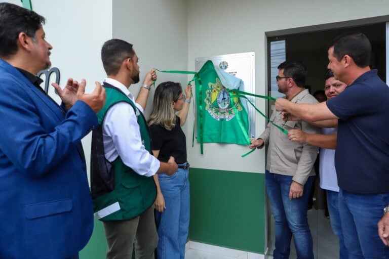 Ao entregar sede da Rádio Aldeia de Xapuri revitalizada, governador defende comunicação como instrumento fundamental da democracia