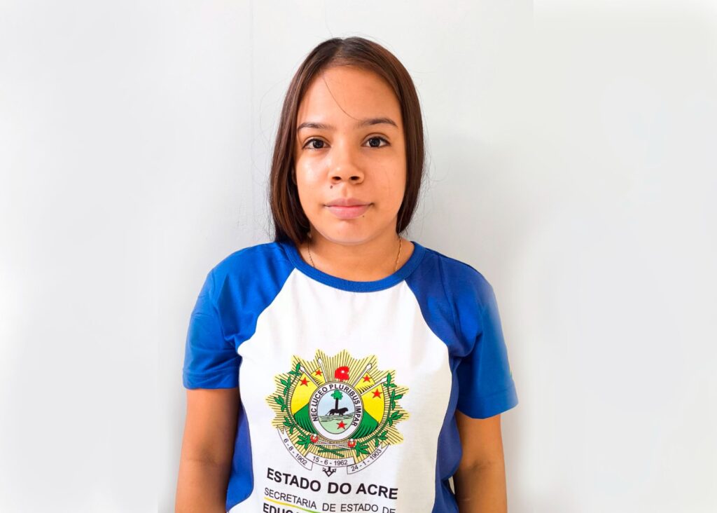 Aluna Ana Flavia Silva representa a Escola Central do Andirá de Porto Acre. Foto: cedida