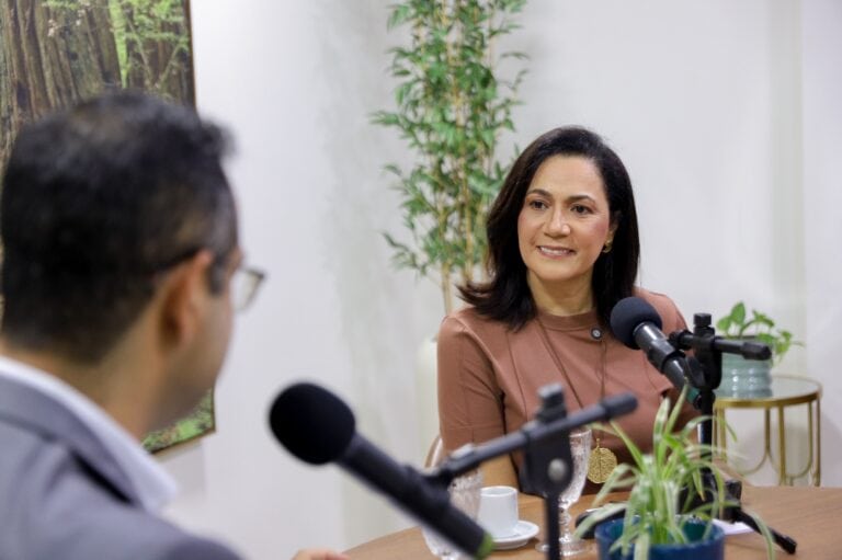 No Govcast, vice-governadora Mailza faz balanço da gestão, destaca programas sociais e reforça parceria com governador Gladson