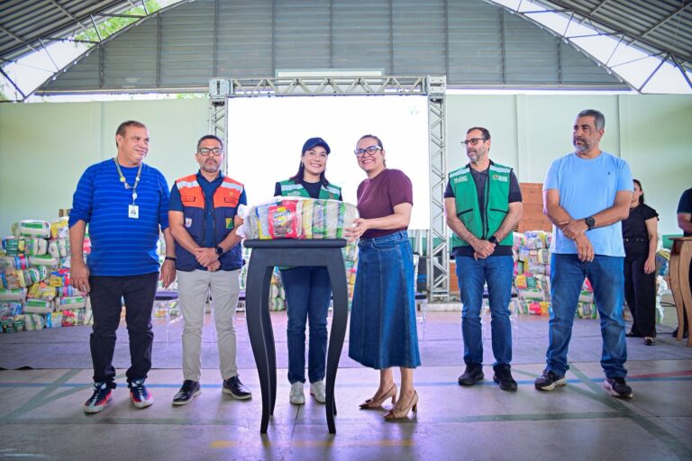Vice-governadora Mailza entrega mil cestas básicas a instituições sociais em Rio Branco