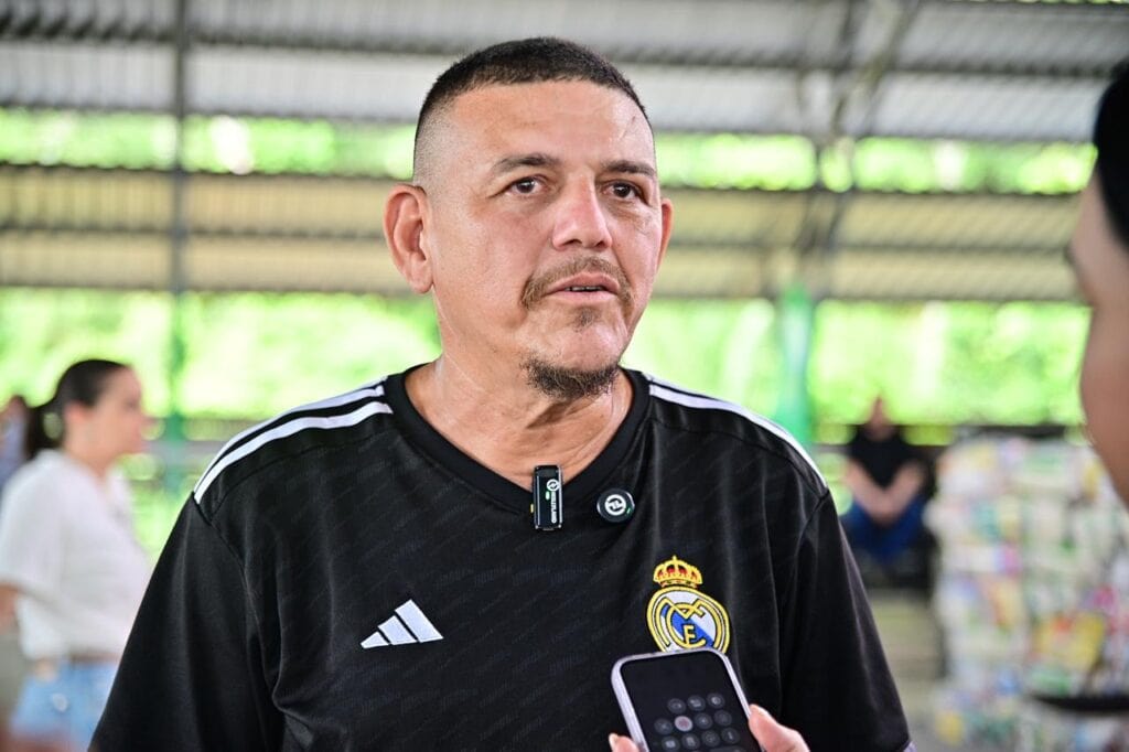 Missionário Alexandre Dias, representante da Jocum, comemorou o recebimento das cestas. Foto: Ingrid Kelly/Secom