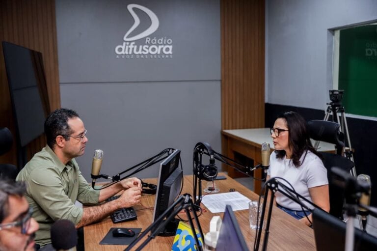Governadora em exercício Mailza concede entrevista à Rádio Difusora Acreana sobre as ações do Estado em 2025