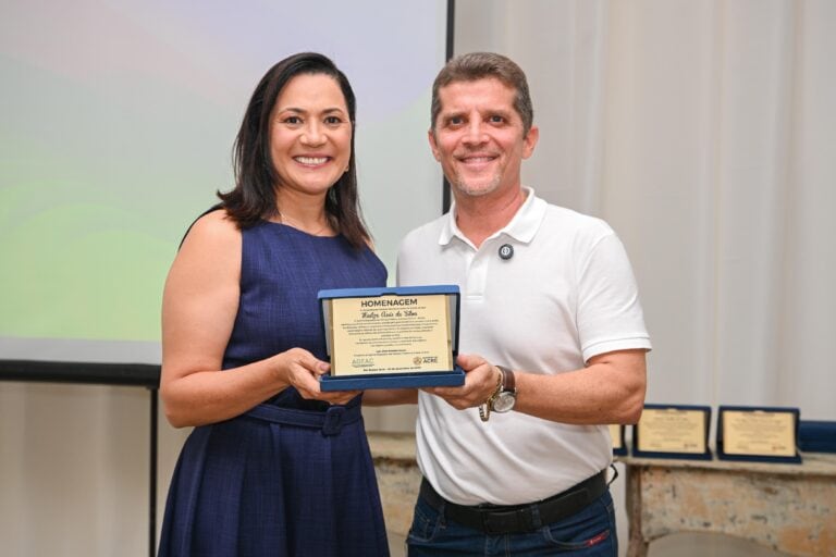 Vice-governadora Mailza recebe homenagem da Ageac pelo apoio e parceria no fortalecimento da agência durante 2025