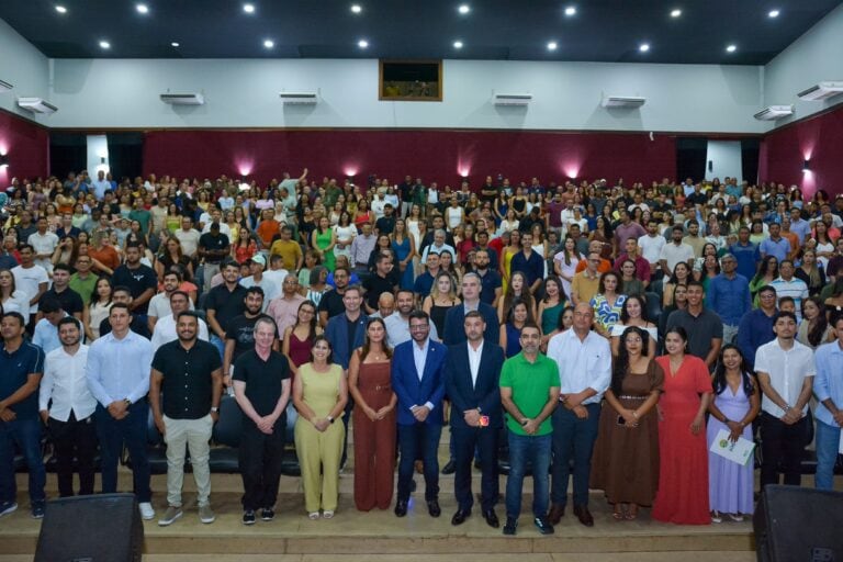 No Juruá, governador empossa candidatos aprovados no maior concurso da Educação da história do Acre